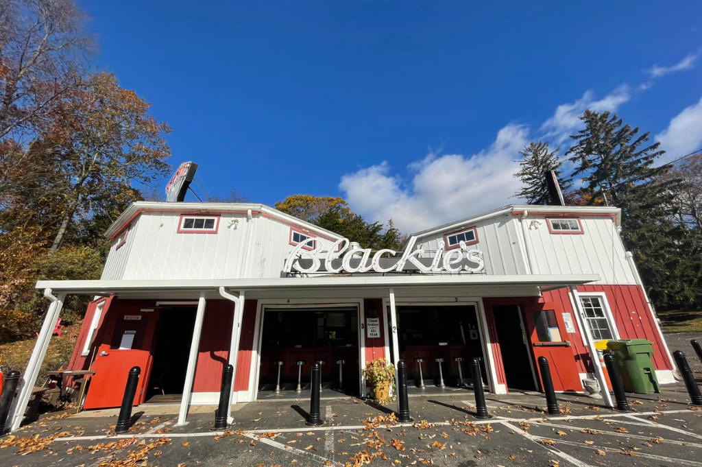 blackies-hot-dog-stand-cheshire-ct