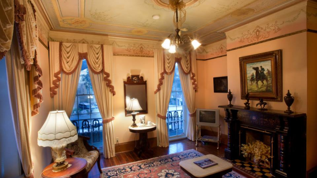 Road trip essentials - spring break packing tips field-notes-17hundred90-inn-savannah-georgia