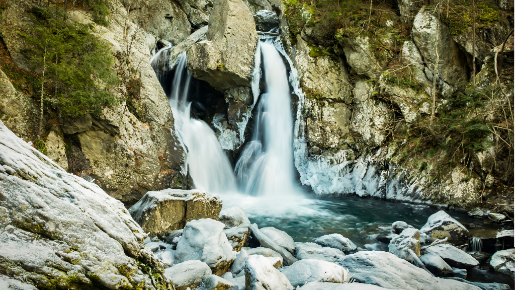 The Back Road Spring: 5 East Coast Drives Worth Taking Right Now